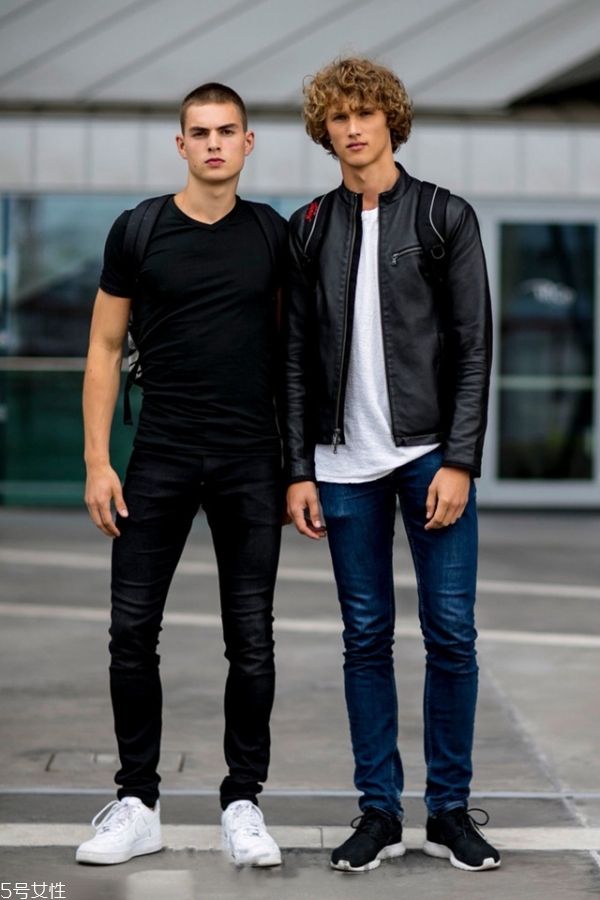 男生穿純色t恤好看嗎 男生純白t恤怎么搭配 男生穿純色t恤好看嗎 男生純白t恤怎么搭配