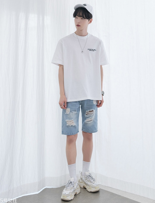 男生穿純色t恤好看嗎 男生純白t恤怎么搭配 男生穿純色t恤好看嗎 男生純白t恤怎么搭配