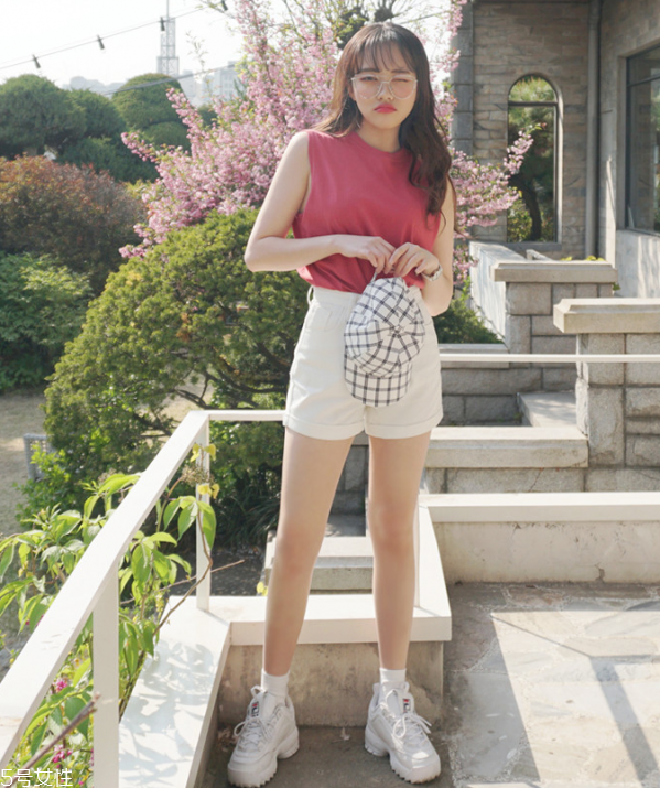 紅色t恤配什么褲子好看 紅色t恤怎么搭配最好看 紅色t恤配什么褲子好看 紅色t恤怎么搭配最好看