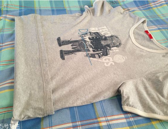 男生去海邊穿什么衣服好看 男生去海邊玩穿衣搭配 男生去海邊穿什么衣服好看 男生去海邊玩穿衣搭配