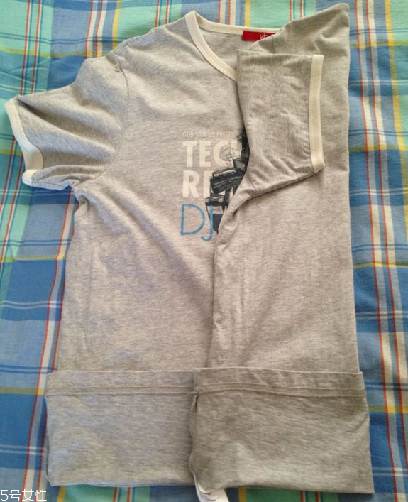 男生去海邊穿什么衣服好看 男生去海邊玩穿衣搭配 男生去海邊穿什么衣服好看 男生去海邊玩穿衣搭配