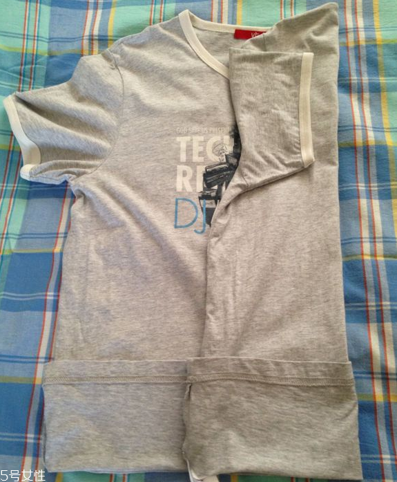 男生去海邊穿什么衣服好看 男生去海邊玩穿衣搭配 男生去海邊穿什么衣服好看 男生去海邊玩穿衣搭配