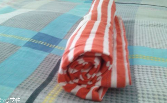 男生去海邊穿什么衣服好看 男生去海邊玩穿衣搭配 男生去海邊穿什么衣服好看 男生去海邊玩穿衣搭配