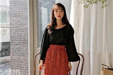 t恤領(lǐng)口變大了怎么辦 t恤變形了怎么辦 t恤領(lǐng)口變大了怎么辦 t恤變形了怎么辦