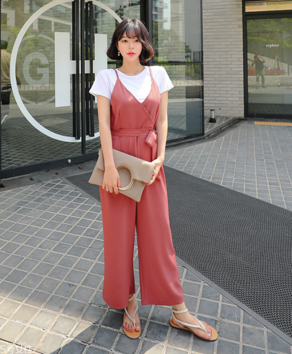 t恤領(lǐng)口變大了怎么辦 t恤變形了怎么辦 t恤領(lǐng)口變大了怎么辦 t恤變形了怎么辦