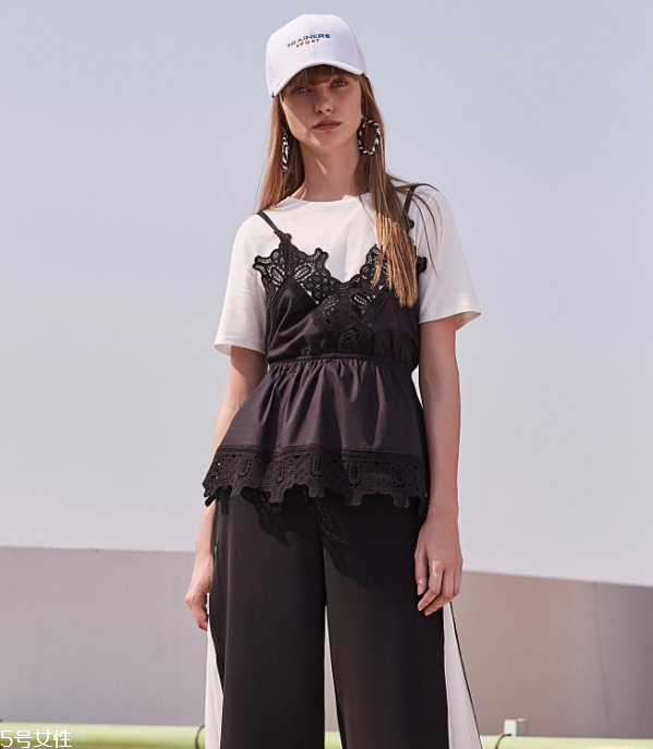 夏天白色t恤透怎么辦 白色t恤穿什么內(nèi)衣 夏天白色t恤透怎么辦 白色t恤穿什么內(nèi)衣