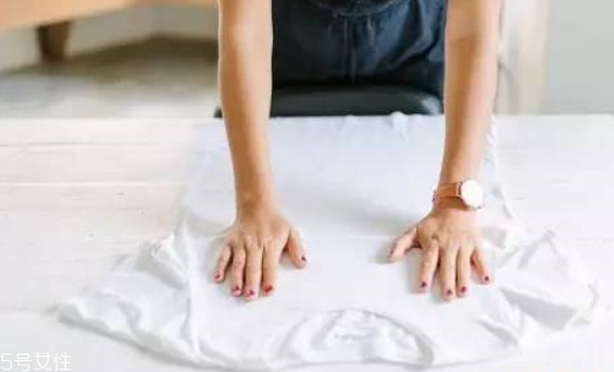 男生去海邊穿什么衣服好看 男生去海邊玩穿衣搭配 男生去海邊穿什么衣服好看 男生去海邊玩穿衣搭配