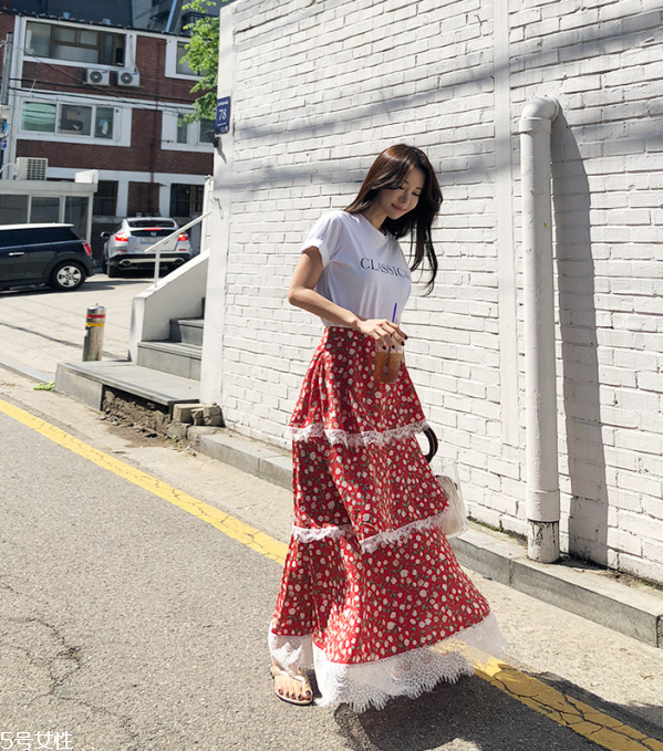 白色t恤搭配什么短褲 純白t恤怎么搭配 白色t恤搭配什么短褲 純白t恤怎么搭配