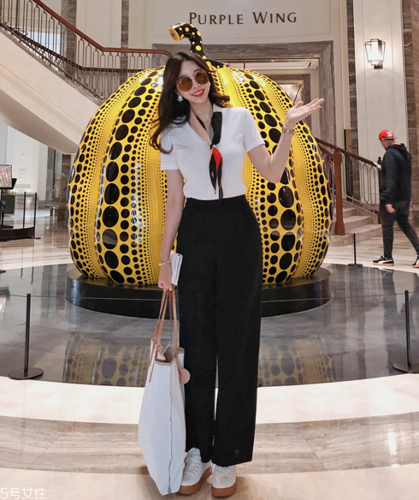 t恤領(lǐng)口變大了怎么辦 t恤變形了怎么辦 t恤領(lǐng)口變大了怎么辦 t恤變形了怎么辦