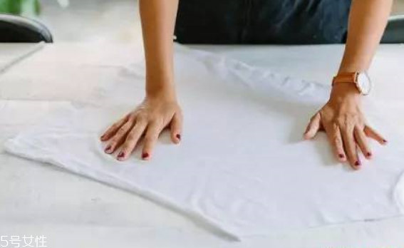 男生去海邊穿什么衣服好看 男生去海邊玩穿衣搭配 男生去海邊穿什么衣服好看 男生去海邊玩穿衣搭配