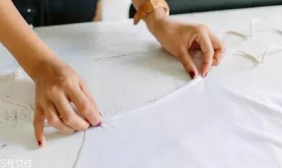 男生去海邊穿什么衣服好看 男生去海邊玩穿衣搭配 男生去海邊穿什么衣服好看 男生去海邊玩穿衣搭配