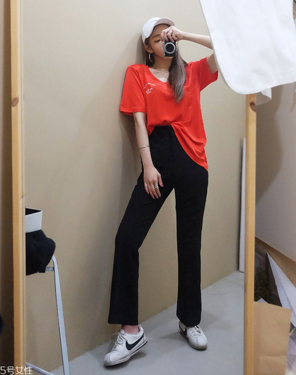紅色t恤配什么褲子好看 紅色t恤怎么搭配最好看 紅色t恤配什么褲子好看 紅色t恤怎么搭配最好看
