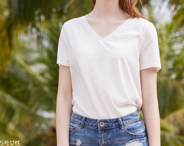 夏天白色t恤透怎么辦 白色t恤穿什么內(nèi)衣 夏天白色t恤透怎么辦 白色t恤穿什么內(nèi)衣