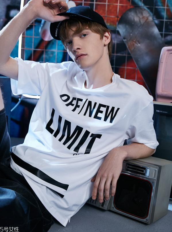 男生去海邊穿什么衣服好看 男生去海邊玩穿衣搭配 男生去海邊穿什么衣服好看 男生去海邊玩穿衣搭配