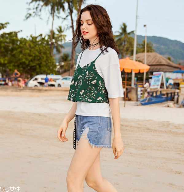 夏天白色t恤透怎么辦 白色t恤穿什么內(nèi)衣 夏天白色t恤透怎么辦 白色t恤穿什么內(nèi)衣