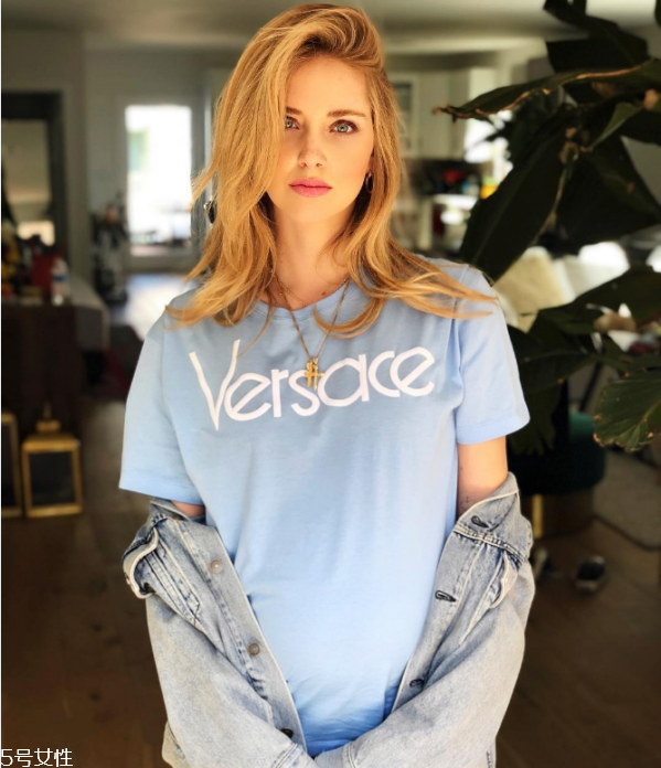 夏天白色t恤透怎么辦 白色t恤穿什么內(nèi)衣 夏天白色t恤透怎么辦 白色t恤穿什么內(nèi)衣