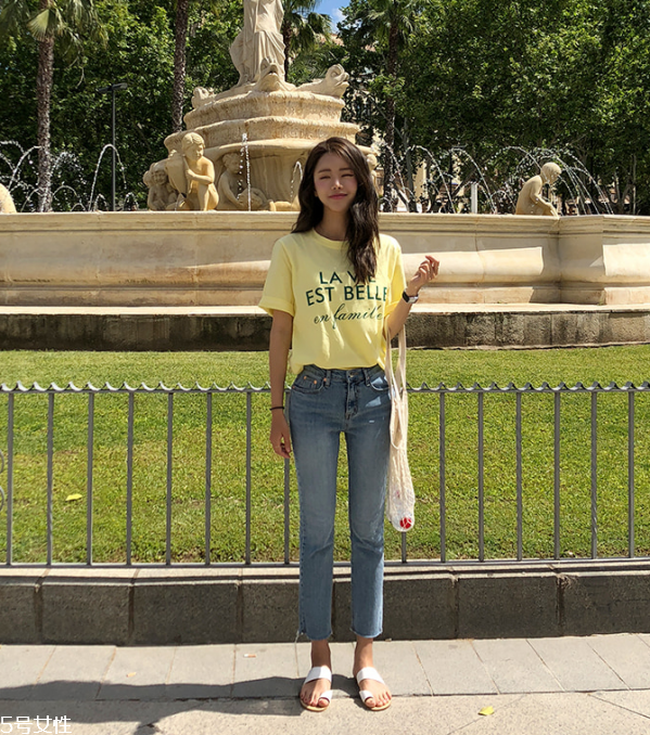 白色t恤搭配什么短褲 純白t恤怎么搭配 白色t恤搭配什么短褲 純白t恤怎么搭配