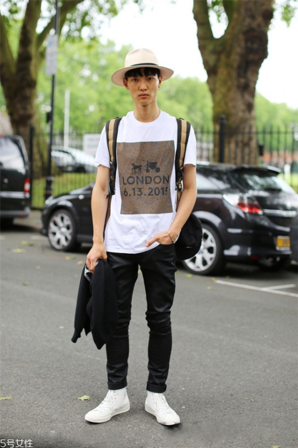 男生穿純色t恤好看嗎 男生純白t恤怎么搭配 男生穿純色t恤好看嗎 男生純白t恤怎么搭配