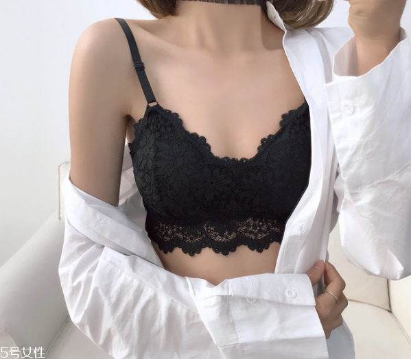 夏天白色t恤透怎么辦 白色t恤穿什么內(nèi)衣 夏天白色t恤透怎么辦 白色t恤穿什么內(nèi)衣