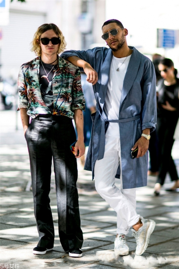 男生穿純色t恤好看嗎 男生純白t恤怎么搭配 男生穿純色t恤好看嗎 男生純白t恤怎么搭配