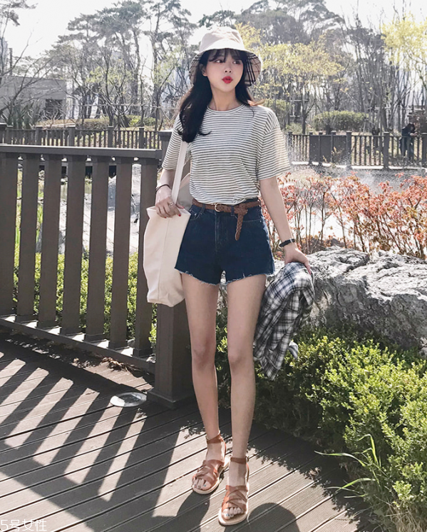 t恤領(lǐng)口變大了怎么辦 t恤變形了怎么辦 t恤領(lǐng)口變大了怎么辦 t恤變形了怎么辦