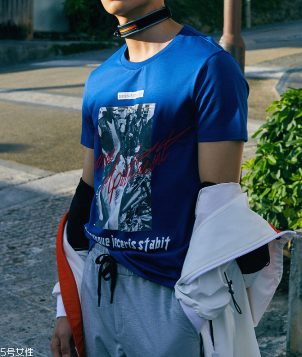 男生去海邊穿什么衣服好看 男生去海邊玩穿衣搭配 男生去海邊穿什么衣服好看 男生去海邊玩穿衣搭配