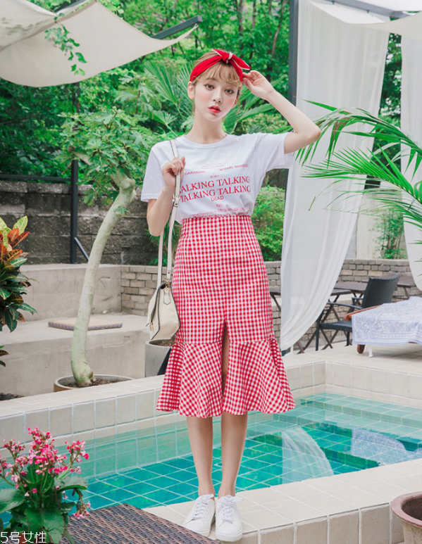 紅色t恤配什么褲子好看 紅色t恤怎么搭配最好看 紅色t恤配什么褲子好看 紅色t恤怎么搭配最好看