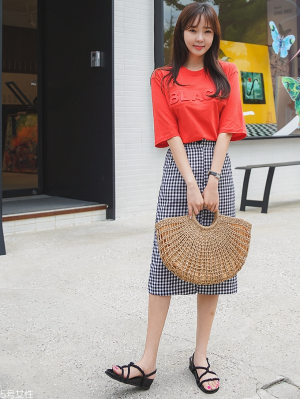 紅色t恤配什么褲子好看 紅色t恤怎么搭配最好看 紅色t恤配什么褲子好看 紅色t恤怎么搭配最好看