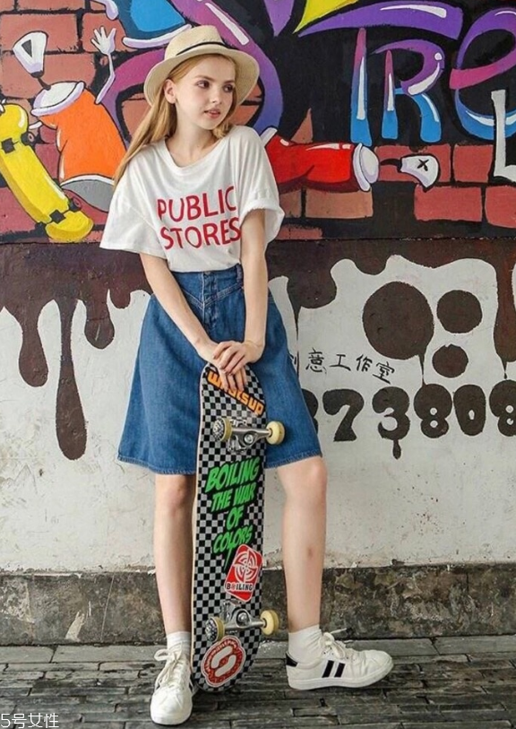 t恤領(lǐng)口變大了怎么辦 t恤變形了怎么辦 t恤領(lǐng)口變大了怎么辦 t恤變形了怎么辦