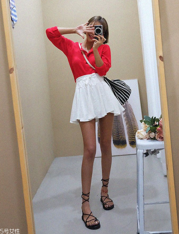 紅色t恤配什么褲子好看 紅色t恤怎么搭配最好看 紅色t恤配什么褲子好看 紅色t恤怎么搭配最好看