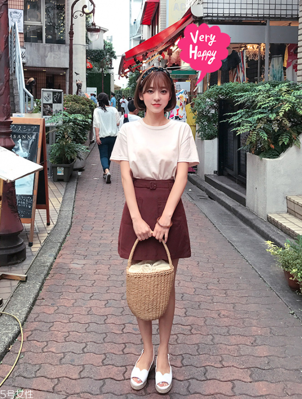 紅色t恤配什么褲子好看 紅色t恤怎么搭配最好看 紅色t恤配什么褲子好看 紅色t恤怎么搭配最好看