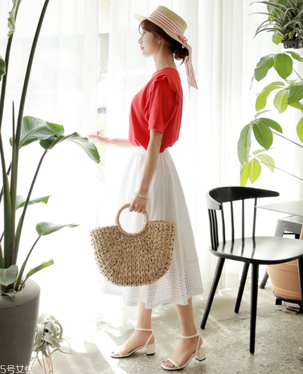 紅色t恤配什么褲子好看 紅色t恤怎么搭配最好看 紅色t恤配什么褲子好看 紅色t恤怎么搭配最好看