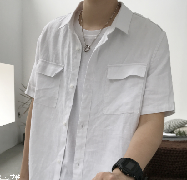 夏天白色t恤透怎么辦 白色t恤穿什么內(nèi)衣 夏天白色t恤透怎么辦 白色t恤穿什么內(nèi)衣