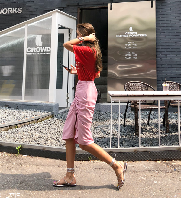 紅色t恤配什么褲子好看 紅色t恤怎么搭配最好看 紅色t恤配什么褲子好看 紅色t恤怎么搭配最好看