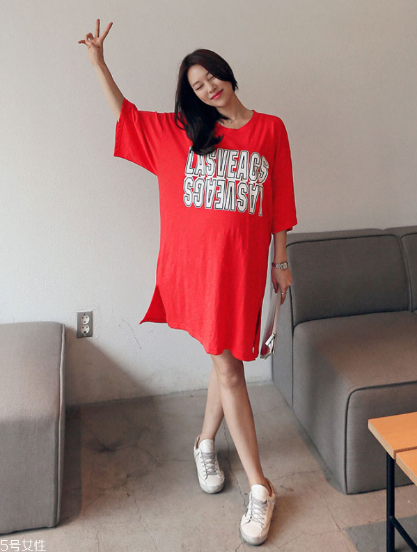 紅色t恤配什么褲子好看 紅色t恤怎么搭配最好看 紅色t恤配什么褲子好看 紅色t恤怎么搭配最好看