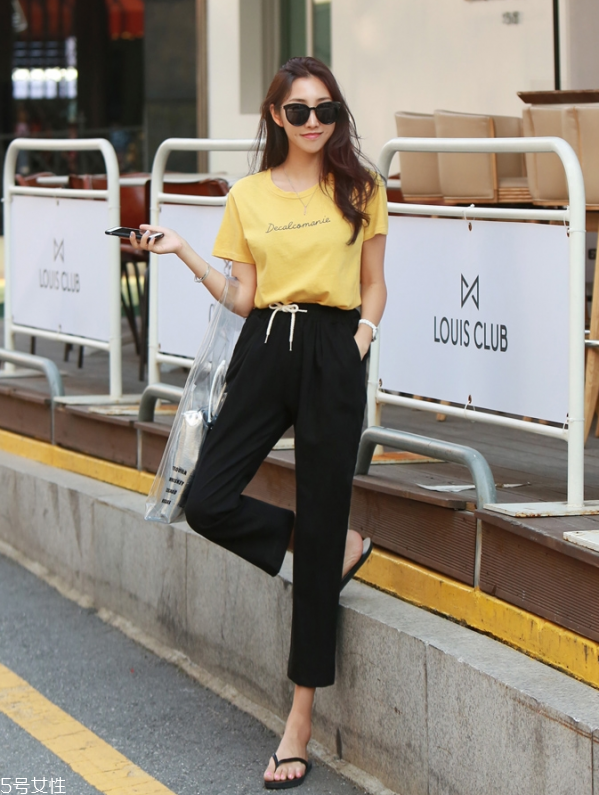 t恤領(lǐng)口變大了怎么辦 t恤變形了怎么辦 t恤領(lǐng)口變大了怎么辦 t恤變形了怎么辦