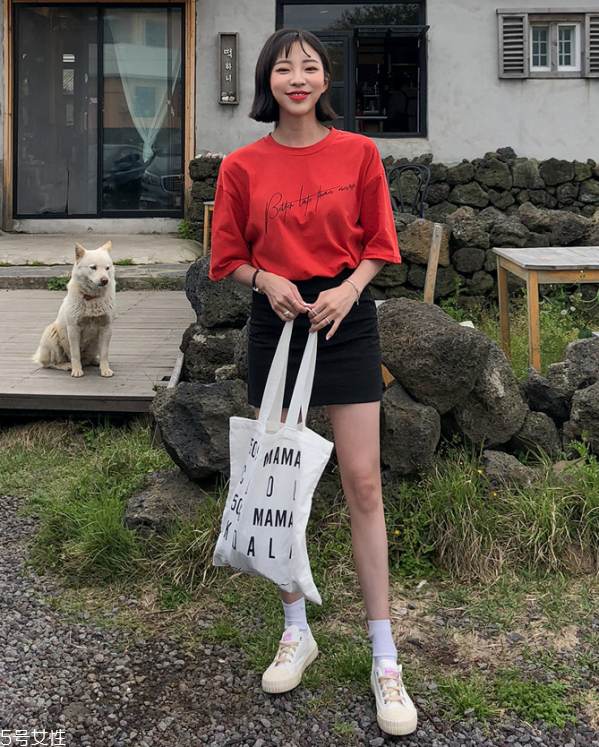 紅色t恤配什么褲子好看 紅色t恤怎么搭配最好看 紅色t恤配什么褲子好看 紅色t恤怎么搭配最好看