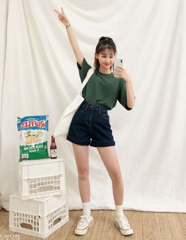 t恤領(lǐng)口變大了怎么辦 t恤變形了怎么辦 t恤領(lǐng)口變大了怎么辦 t恤變形了怎么辦