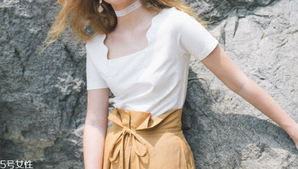夏天白色t恤透怎么辦 白色t恤穿什么內(nèi)衣 夏天白色t恤透怎么辦 白色t恤穿什么內(nèi)衣
