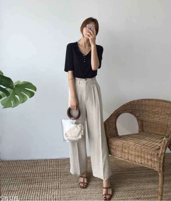 t恤領(lǐng)口變大了怎么辦 t恤變形了怎么辦 t恤領(lǐng)口變大了怎么辦 t恤變形了怎么辦