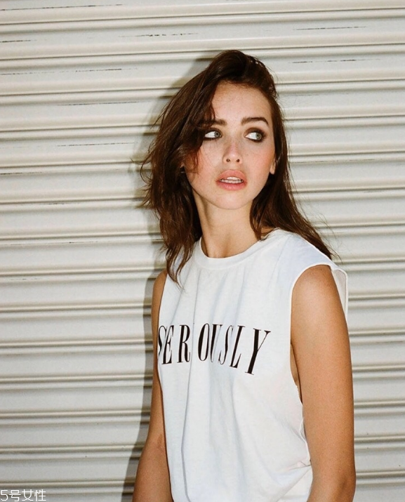 t恤領(lǐng)口變大了怎么辦 t恤變形了怎么辦 t恤領(lǐng)口變大了怎么辦 t恤變形了怎么辦