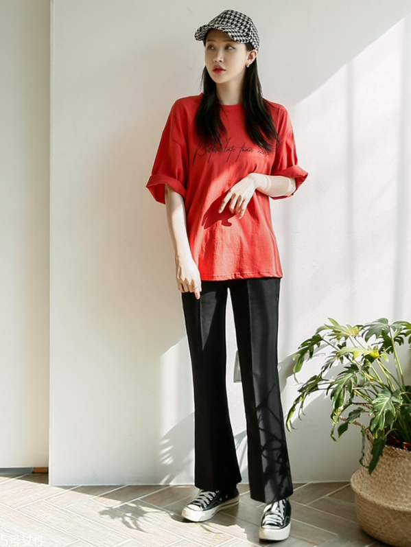 紅色t恤配什么褲子好看 紅色t恤怎么搭配最好看 紅色t恤配什么褲子好看 紅色t恤怎么搭配最好看
