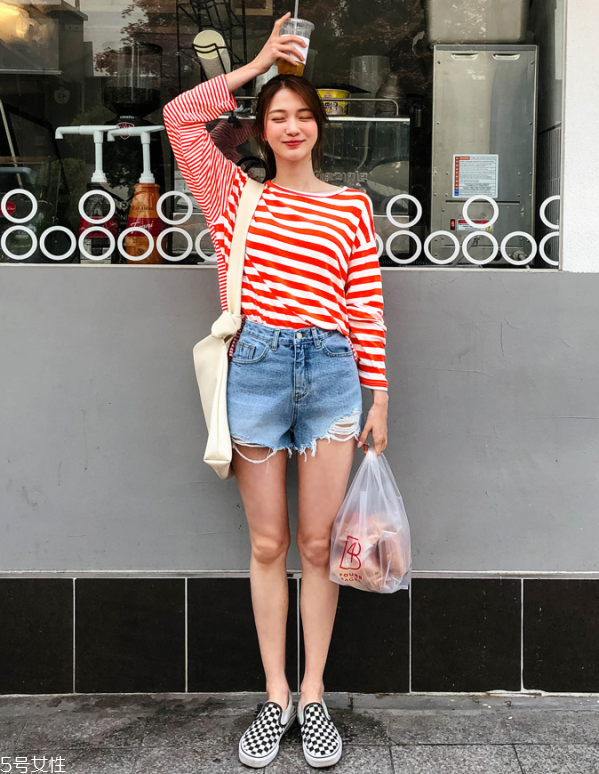 紅色t恤配什么褲子好看 紅色t恤怎么搭配最好看 紅色t恤配什么褲子好看 紅色t恤怎么搭配最好看