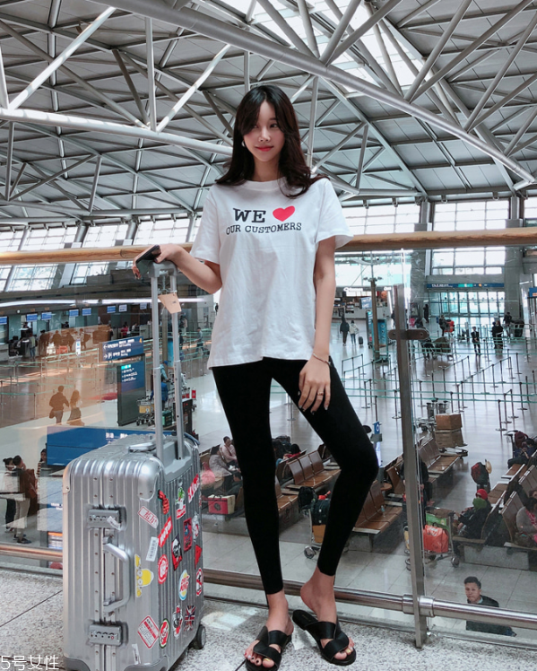 t恤領(lǐng)口變大了怎么辦 t恤變形了怎么辦 t恤領(lǐng)口變大了怎么辦 t恤變形了怎么辦