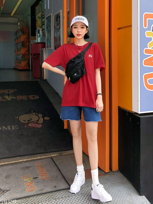 紅色t恤配什么褲子好看 紅色t恤怎么搭配最好看 紅色t恤配什么褲子好看 紅色t恤怎么搭配最好看