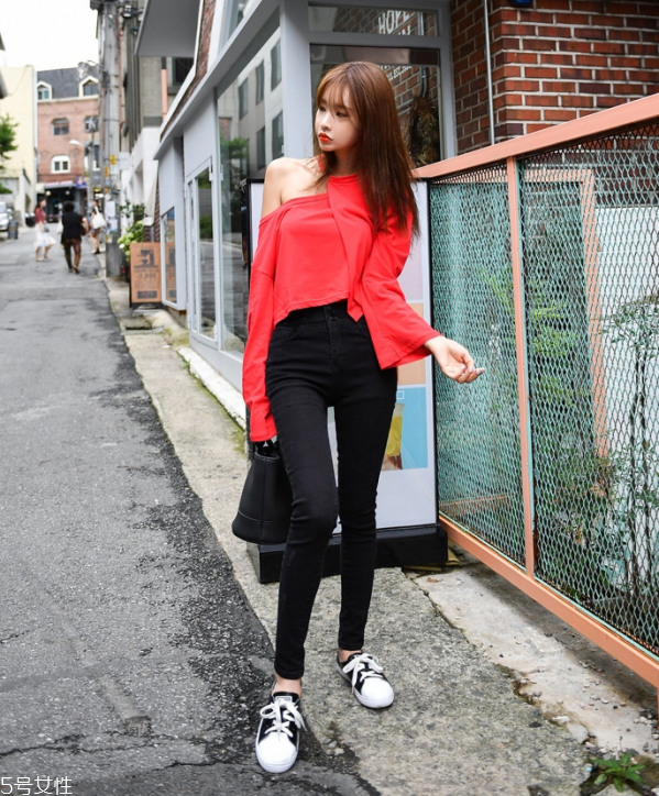 紅色t恤配什么褲子好看 紅色t恤怎么搭配最好看 紅色t恤配什么褲子好看 紅色t恤怎么搭配最好看