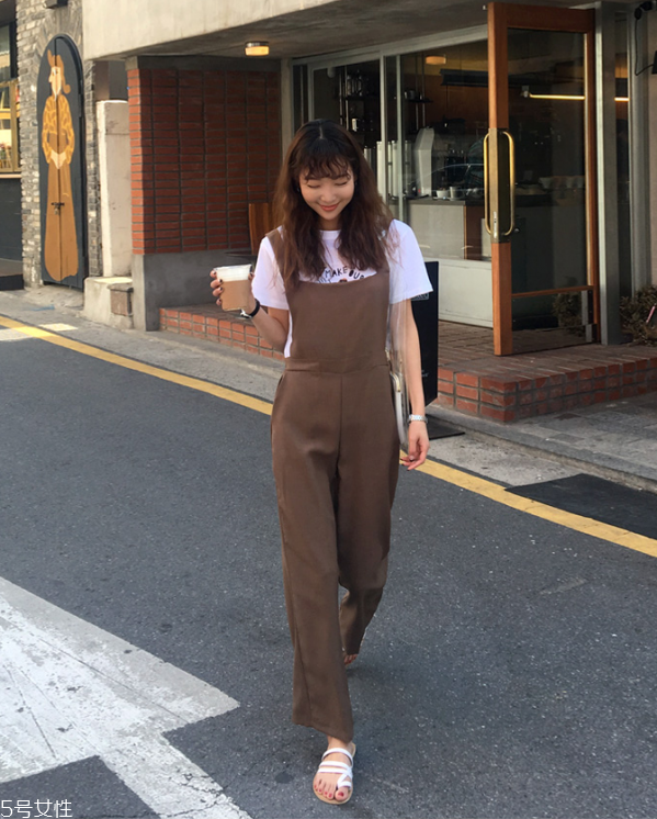 t恤領(lǐng)口變大了怎么辦 t恤變形了怎么辦 t恤領(lǐng)口變大了怎么辦 t恤變形了怎么辦