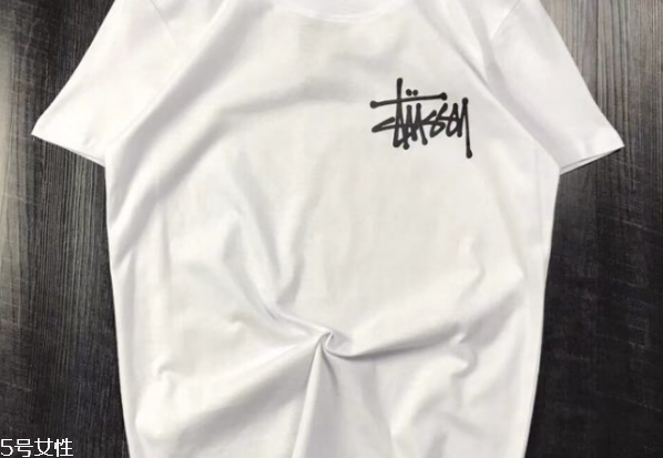 白色t恤搭配什么短褲 純白t恤怎么搭配 白色t恤搭配什么短褲 純白t恤怎么搭配