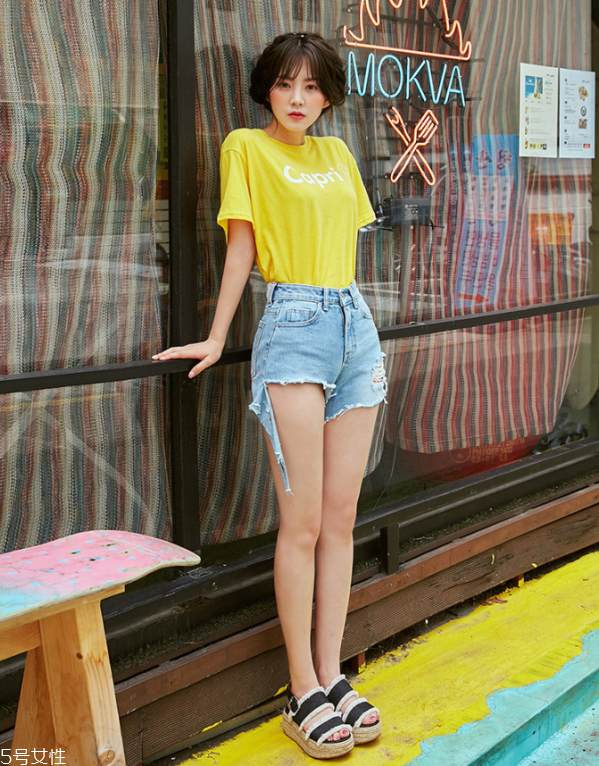 紅色t恤配什么褲子好看 紅色t恤怎么搭配最好看 紅色t恤配什么褲子好看 紅色t恤怎么搭配最好看