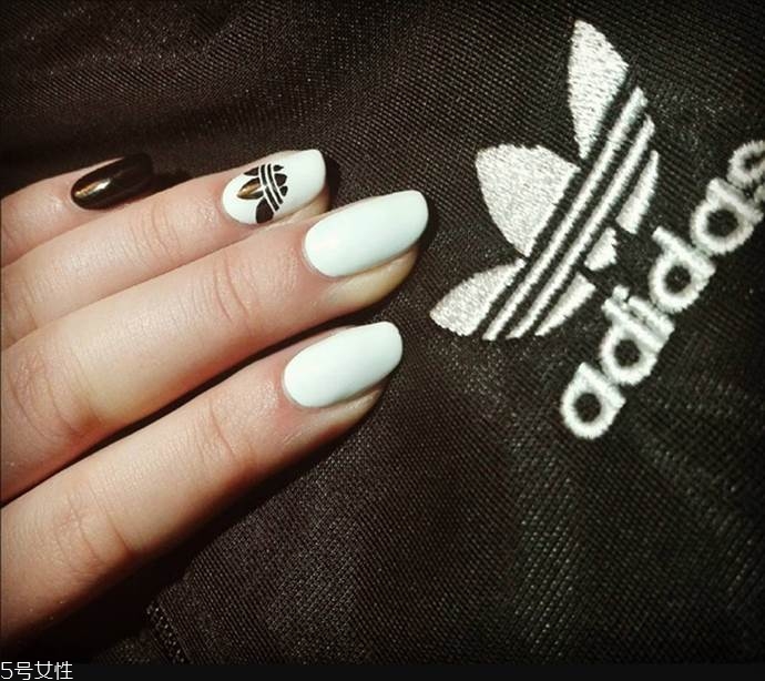 2018夏日清涼白色美甲圖片 干凈又好看的6款白色美甲 2018夏日清涼白色美甲圖片 干凈又好看的6款白色美甲